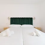 Homeforguest Moderno Con Piscina En