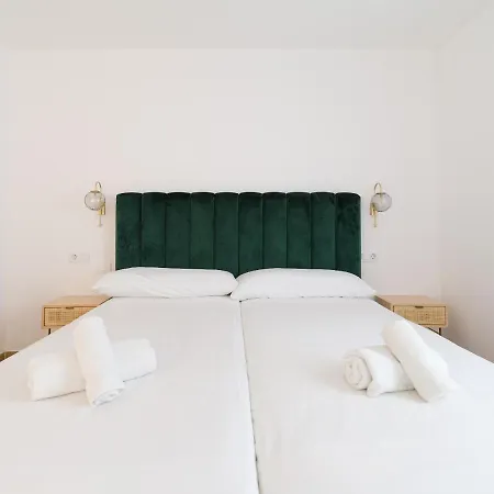 Homeforguest Moderno Con Piscina En