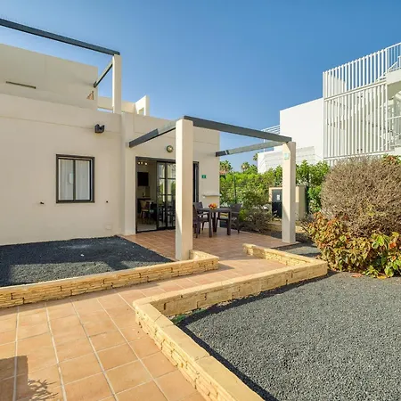 Homeforguest Moderno Con Piscina En *