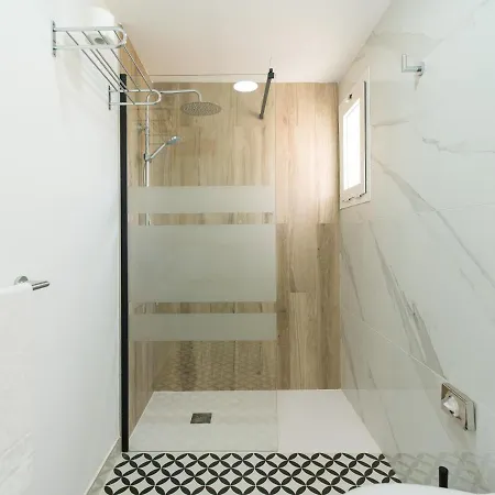 Homeforguest Moderno Con Piscina En דירה