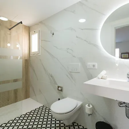 Homeforguest Moderno Con Piscina En