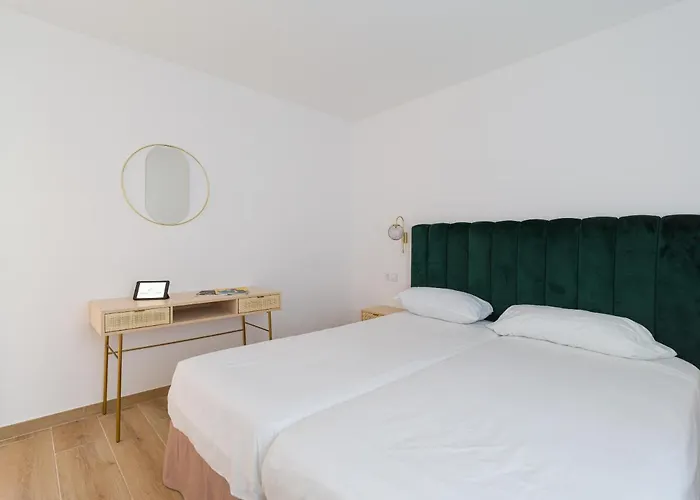 Homeforguest Moderno Con Piscina En كوراليهو