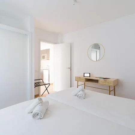 Apartment Homeforguest Moderno Con Piscina En
