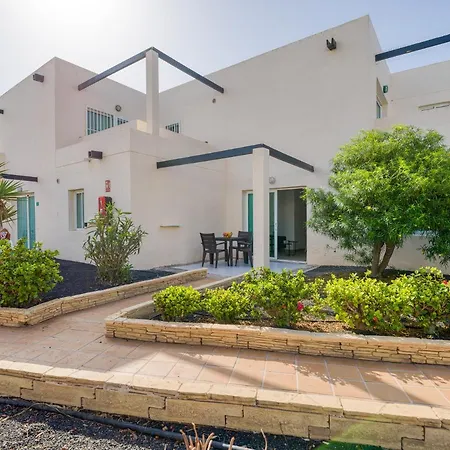 Apartment Homeforguest Moderno Con Piscina En *