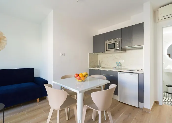 Homeforguest Moderno Con Piscina En