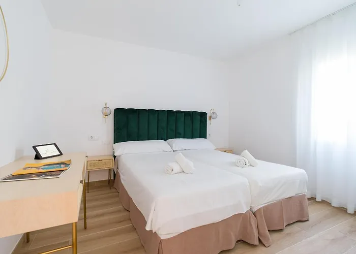 Homeforguest Moderno Con Piscina En