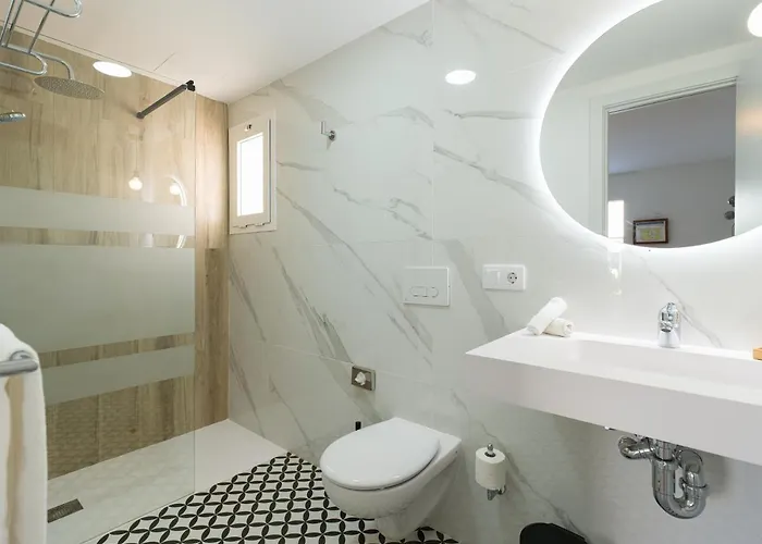 Homeforguest Moderno Con Piscina En