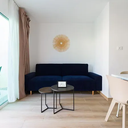 Апартаменты Homeforguest Moderno Con Piscina En