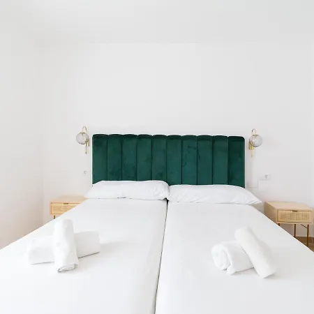 Апартаменты Homeforguest Moderno Con Piscina En Коральео